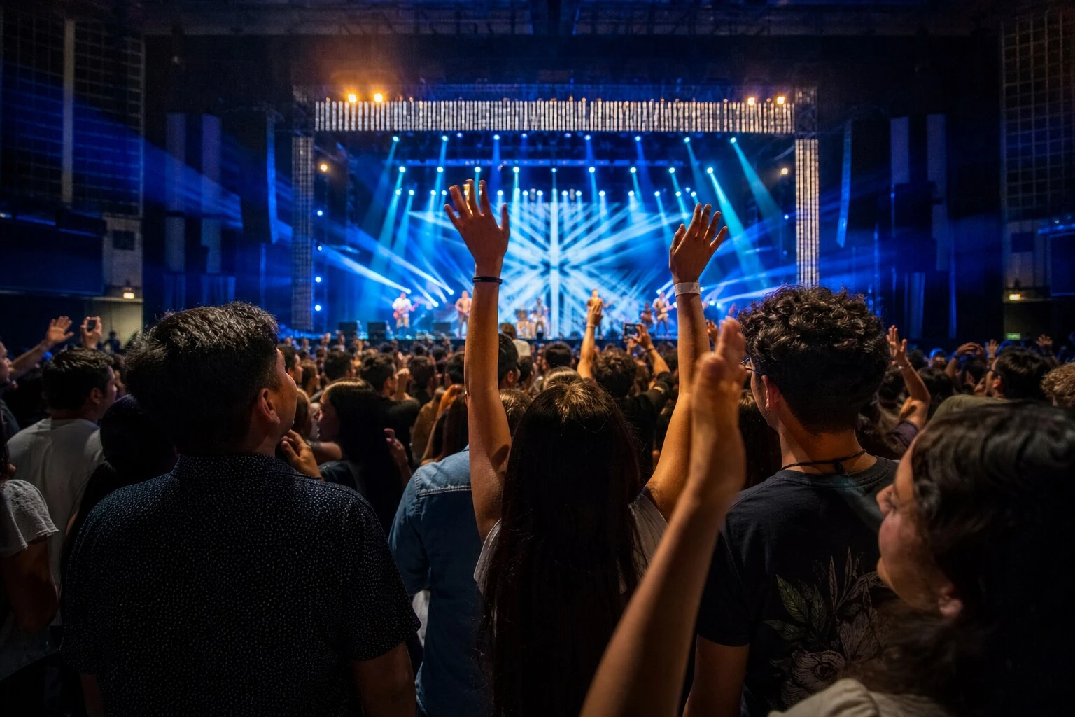 Concierto con público frente al escenario